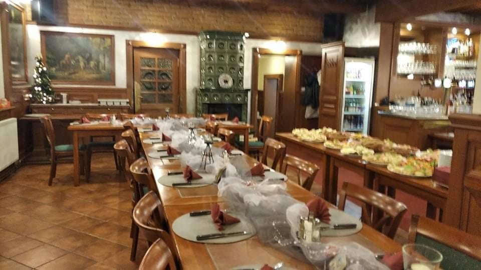 Mala Svata Hora - Penzion & Restaurace Mníšek pod Brdy エクステリア 写真
