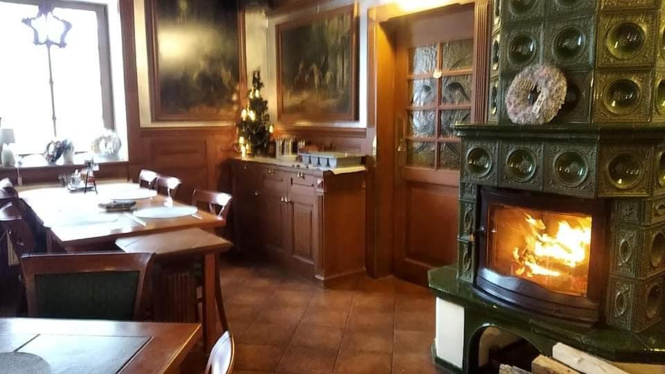 Mala Svata Hora - Penzion & Restaurace Mníšek pod Brdy エクステリア 写真