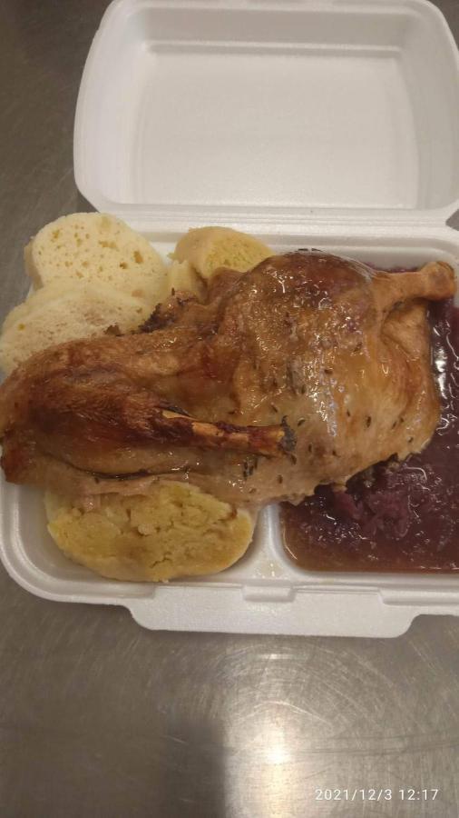Mala Svata Hora - Penzion & Restaurace Mníšek pod Brdy エクステリア 写真