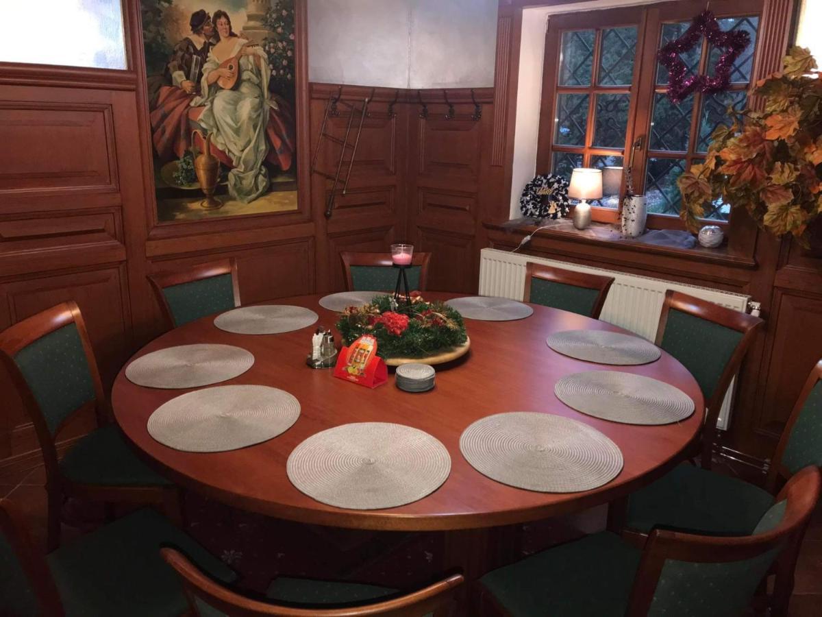 Mala Svata Hora - Penzion & Restaurace Mníšek pod Brdy エクステリア 写真