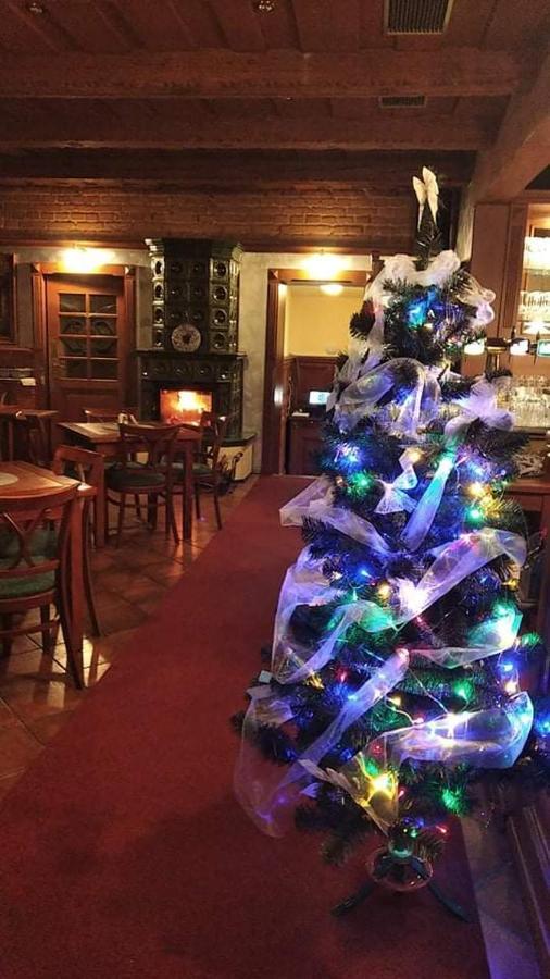 Mala Svata Hora - Penzion & Restaurace Mníšek pod Brdy エクステリア 写真