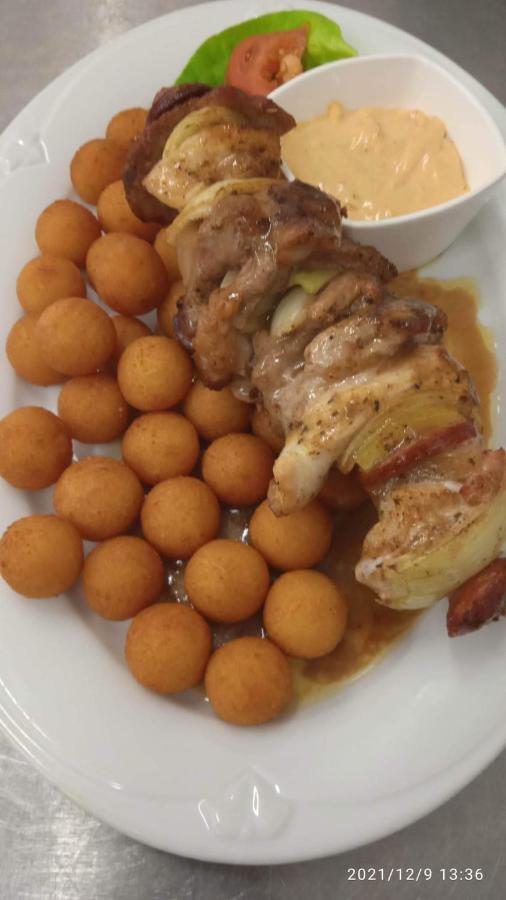 Mala Svata Hora - Penzion & Restaurace Mníšek pod Brdy エクステリア 写真