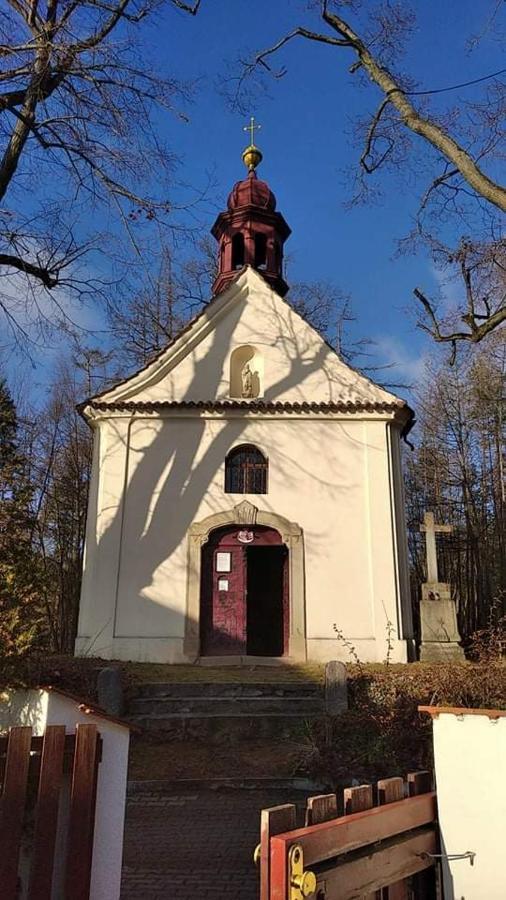 Mala Svata Hora - Penzion & Restaurace Mníšek pod Brdy エクステリア 写真