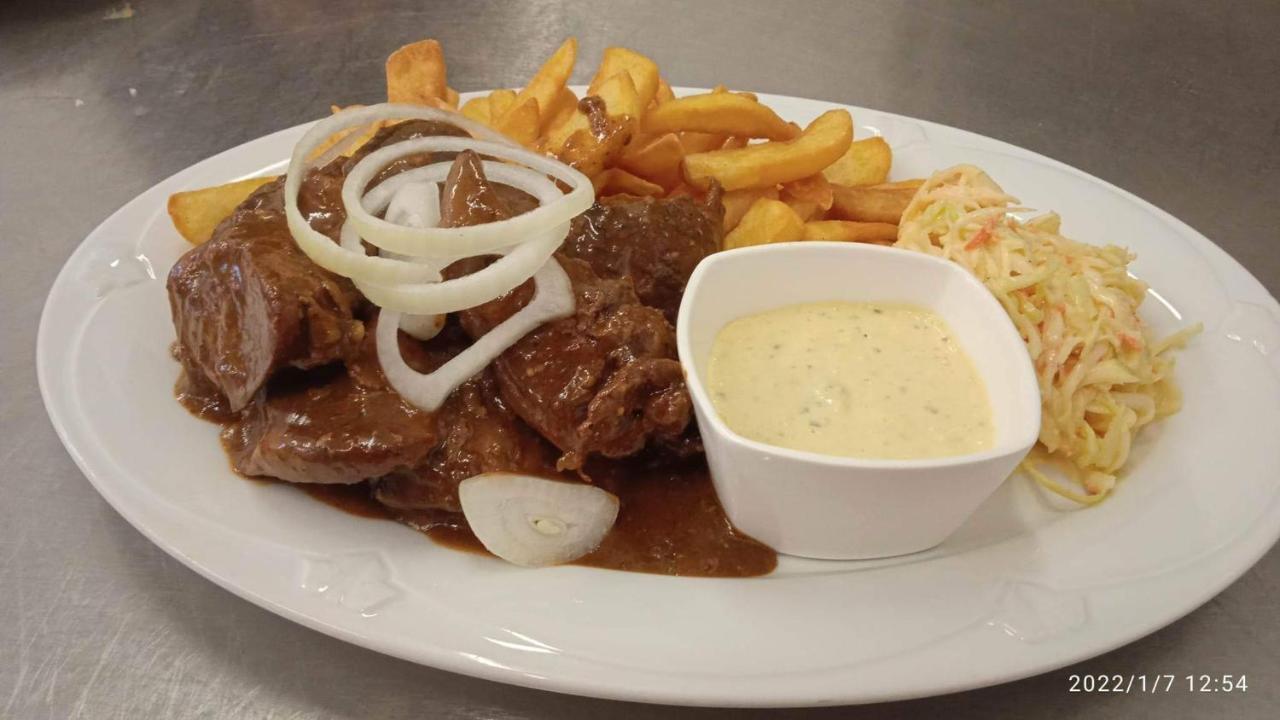 Mala Svata Hora - Penzion & Restaurace Mníšek pod Brdy エクステリア 写真