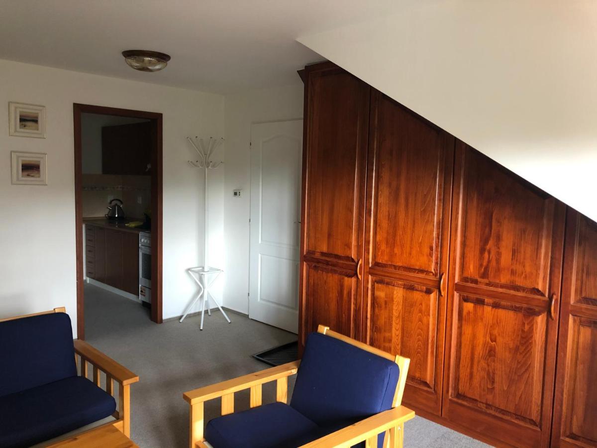 Mala Svata Hora - Penzion & Restaurace Mníšek pod Brdy エクステリア 写真