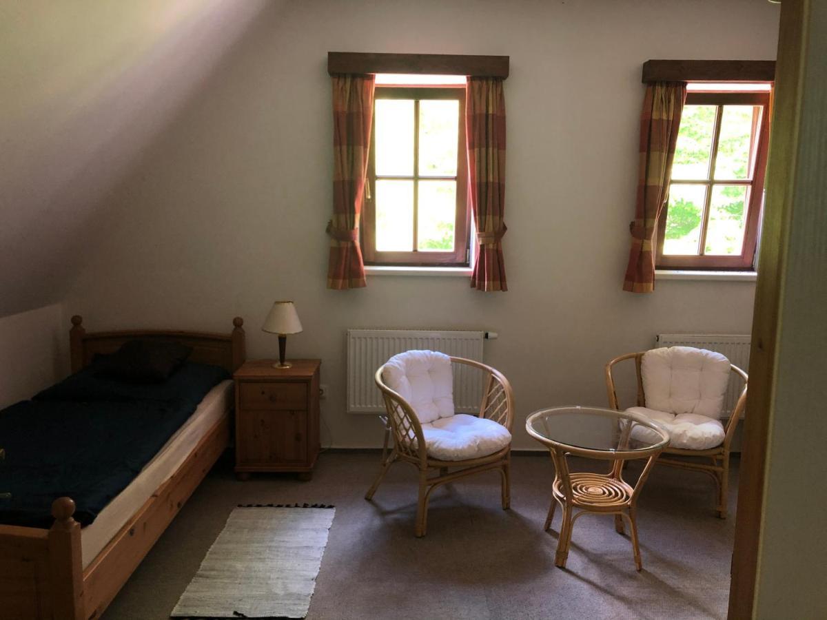 Mala Svata Hora - Penzion & Restaurace Mníšek pod Brdy エクステリア 写真